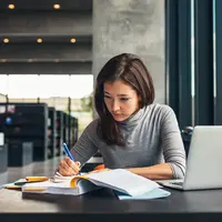 Ilustrasi perempuan/copyright shutterstock By Jacob Lund