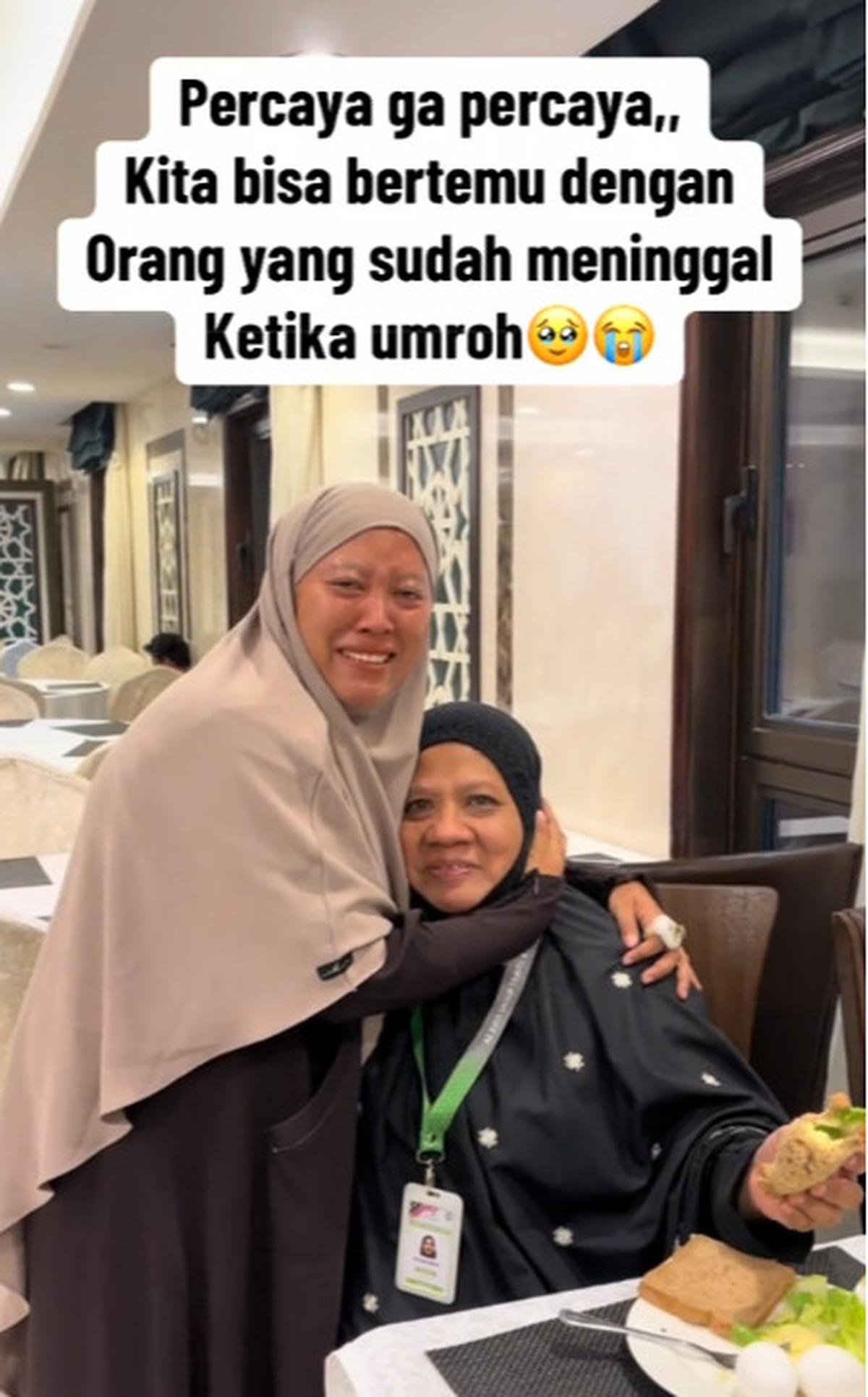 Auto Menangis, Momen Wanita Temui Ibu yang Mirip dengan Mendiang Ibu Kandungnya saat Umrah Ini Bikin Mewek