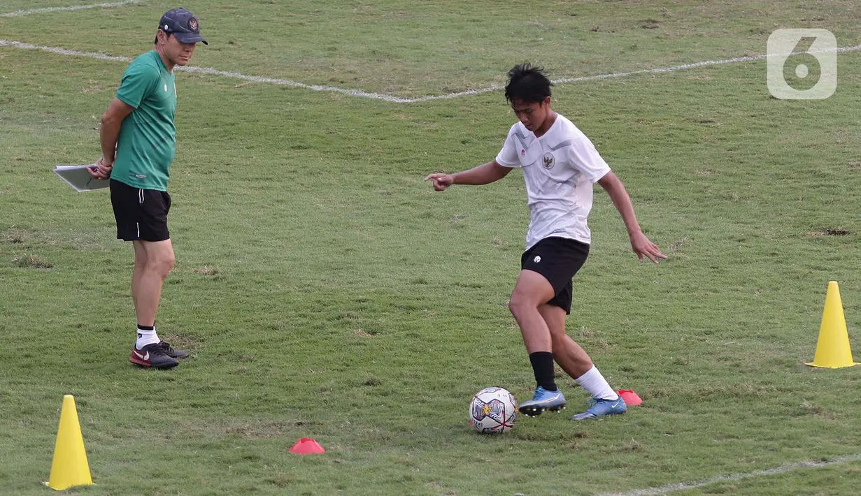 Ketua Umum PSSI, Erick Thohir mengatakan bahwa keputusan pemecatan Shin Tae-yong dilakukan atas berbagai pertimbangan dan hasil evaluasi. (Liputan6.com/Helmi Fithriansyah)