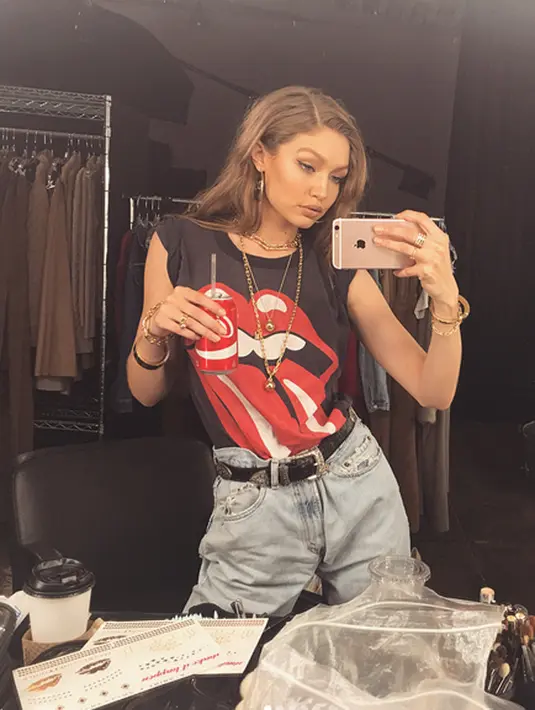 Saudara perempuan Bella Hadid dan kekasihnya ini, berencana untuk memiliki seorang bayi. Hal ini menjadi pertanda bahwa sepasang kekasih ini siap untuk menuju ke gerbang pernikahan. (Instagram/gigihadid)