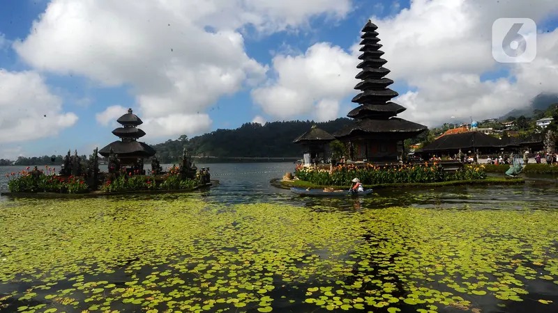 Menikmati Keindahan Pura Ulun Danu Beratan di Pulau Dewata Bali