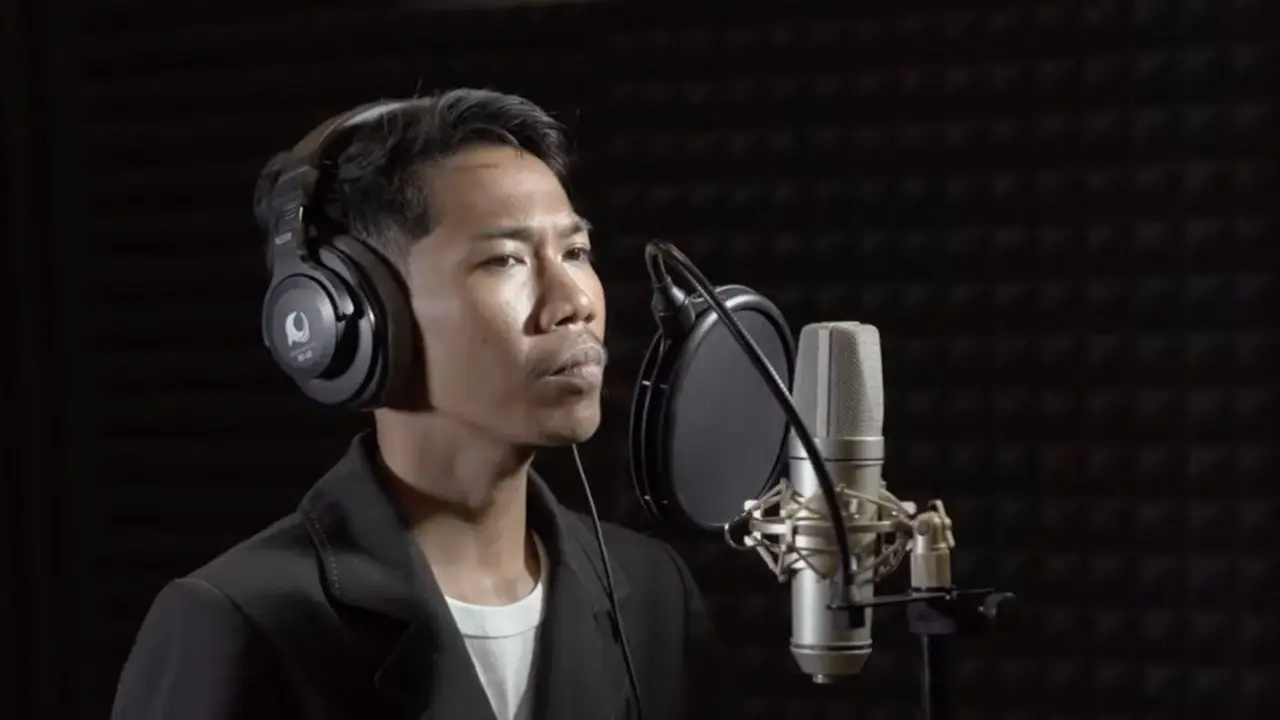 Lirik lagu “Aku Kamu Jadi Satu” mengupas perjuangan dua hati yang saling mencintai,