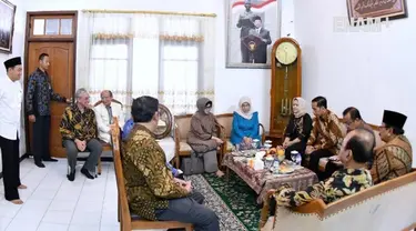 Anggota Dewan Pertimbangan Presiden KH Hasyim Muzadi meninggal dunia. 