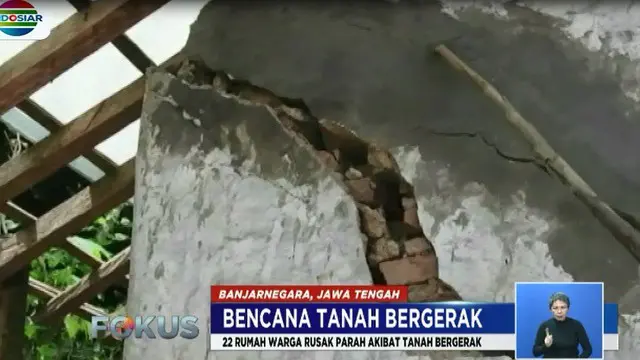 Sebanyak 80 warga yang terdiri dari 25 kepala keluarga mengungsi ke sejumlah rumah lain yang dianggap aman.