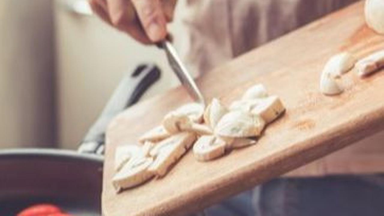 Cara Membuat Tumis Pare Pedas Manis<br>