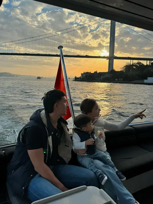 Menikmati pemandangan di Turki, penampilan Baby Issa yang menggemaskan sukses curi perhatian [@nikitawillyofficial94]