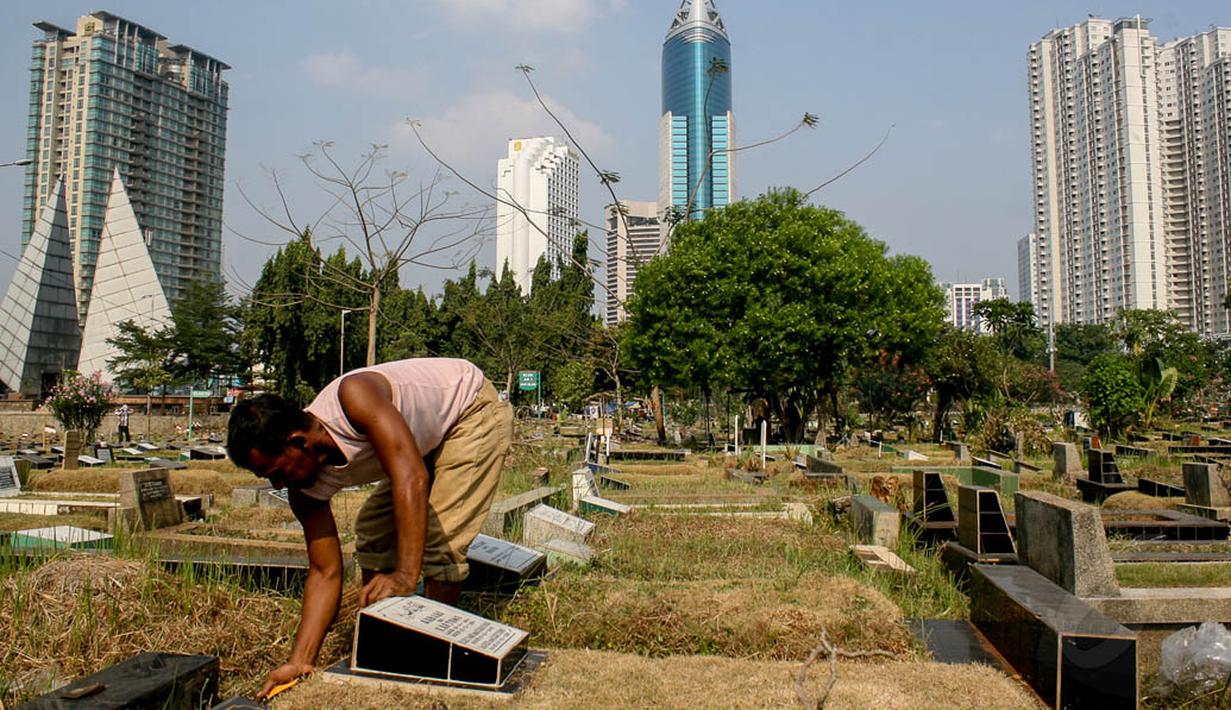 Rencananya, sistem online tersebut akan diujicoba mulai November mendatang di TPU Karet Bivak, Jakarta, (2/10/14). (Liputan6.Com/Faizal Fanani)