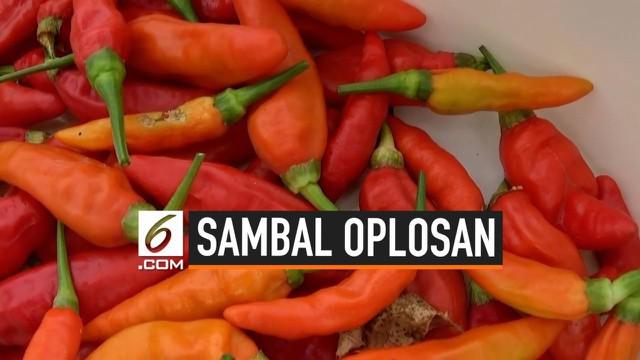 Harga cabai melambung mencapai Rp 80.000 per kilogramnya, akibatnya banyak pedagang makanan di purwakarta mensiasati menggunakan sambal oplosan. Sambol oplosan dibuat dengan mencampur cabai segar dengan cabai kering.