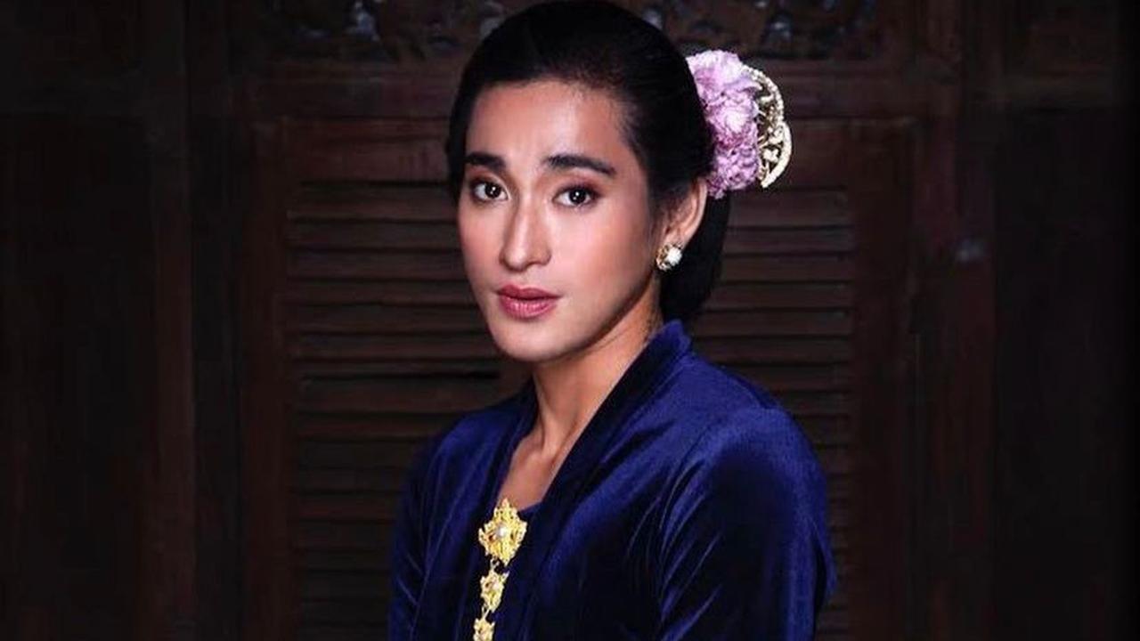 Gaya Pemotretan Bio One Disorot, Tampil Feminin ala Wanita Jawa Pakai Kebaya dan Bersanggul