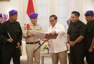 Komando Resimen Mahasiswa (Menwa) Jayakarta saat beraudiensi dengan Gubernur DKI Jakarta Pramono Anung (Istimewa)