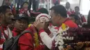 Menpora, Imam Nahrawi menyambut kontingen Indonesia yang mengikuti ASEAN Paragames 2017 di Bandara Adi Soemarmo, Solo, (24/9/2017). Indonesia berhasil meraih juara umum dengan meraih 26 medali emas 75 perak dan 50 perunggu.  (Bola.com/Ronal Seger)