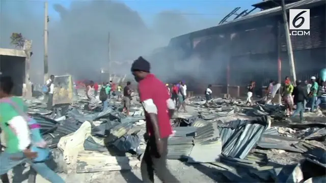 Kebakaran menghanguskan sebuah pasar di pusat kota Port Au Prince, Haiti.