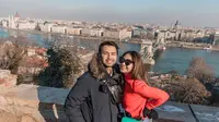 Raffi Ahmad dan Nagita Slavina mengunjungi Danube River yang berada di Budapest, Hungaria (Dok.Instagram/@raffinagita1717/https://www.instagram.com/p/B7vUzY2BBct/Komarudin)