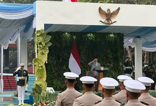 Presiden Prabowo Subianto menjadi inspektur Upacara Hari Kesaktian Pancasila di Monumen Pancasila Sakti, Kompleks Lubang Buaya, Jakarta Timur, Kamis (1/10/2026). (Liputan6.com/Lizsa Egeham)