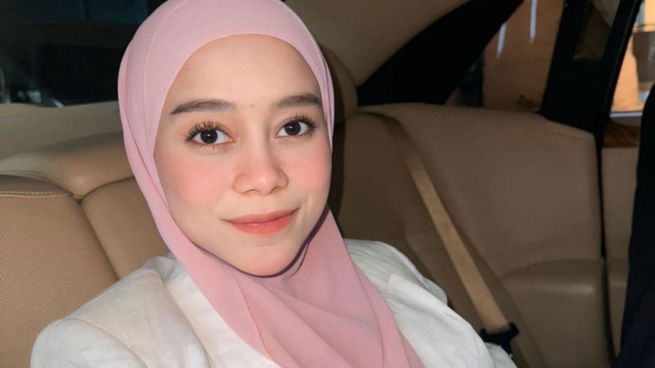 7 Potret Momen Artis Sebagai Mama Muda: Tetap Glowing Meski Sibuk