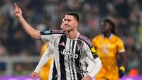 Dusan Vlahovic merayakan gol pertama Juventus dalam laga Serie A antara Juventus dan Udinese di Turin, Italia, Rabu, 29 Oktober 2025. (Fabio Ferrari/LaPresse via AP)