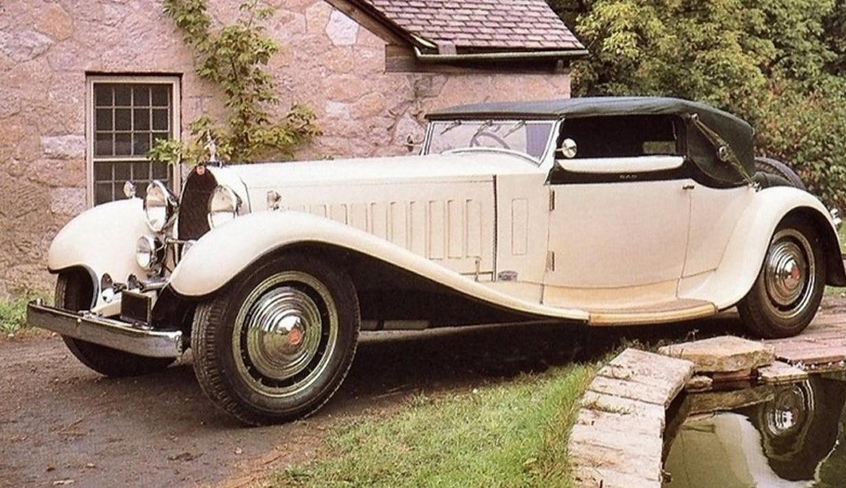 Bugatti Royale Type 41: Bugatti pernah membuat mobil eksotis bermesin besar pada 1931. Mobil cantik ini menggunakan mesin berkapasitas raksasa 12.700cc 8-silinder segaris yang mampu memproduksi tenaga hingga 300 bhp. Figur yang sangat besar untuk standar tahun 1931. (Source: looksmartmodels.com)