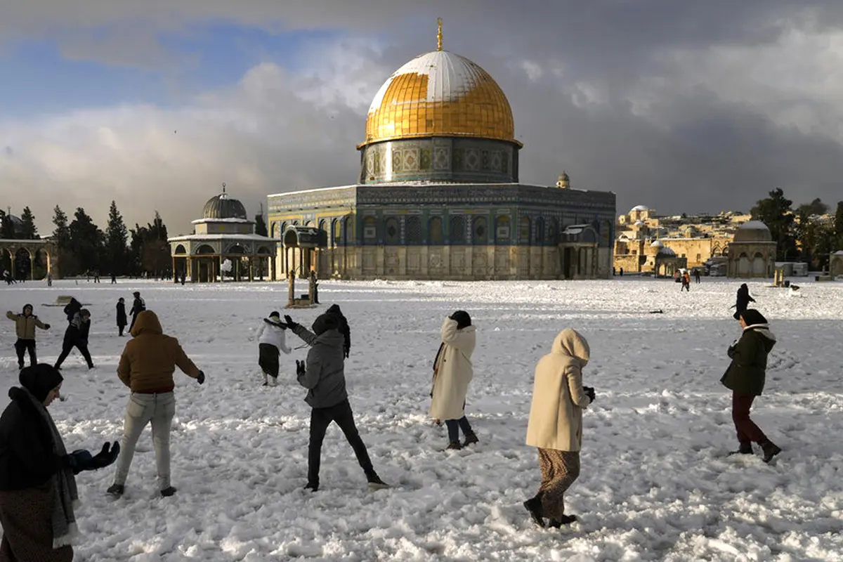 FOTO: Salju Selimuti Kompleks Masjid Al-Aqsa