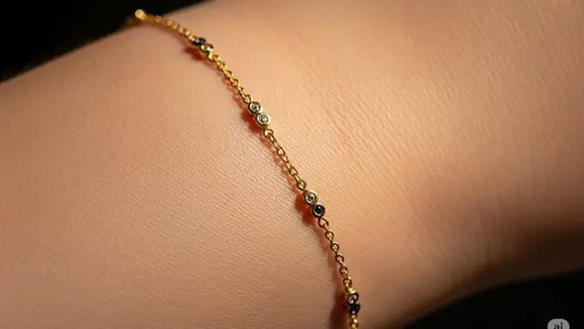 Gelang Emas dengan Sentuhan Batu Kecil