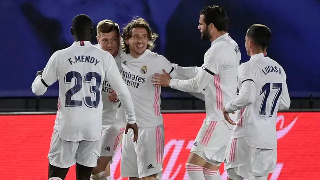 FOTO: Keok 1-2 dari Real Madrid, Barcelona Telan Kekalahan Pertama di 2021 - Toni Kroos; Tim Real Madrid