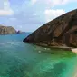 Tak hanya Gili Trawangan, kini Lombok juga terkenal dengan Pantai Mawun yang garis pantainya melengkung mirip tapal kuda.