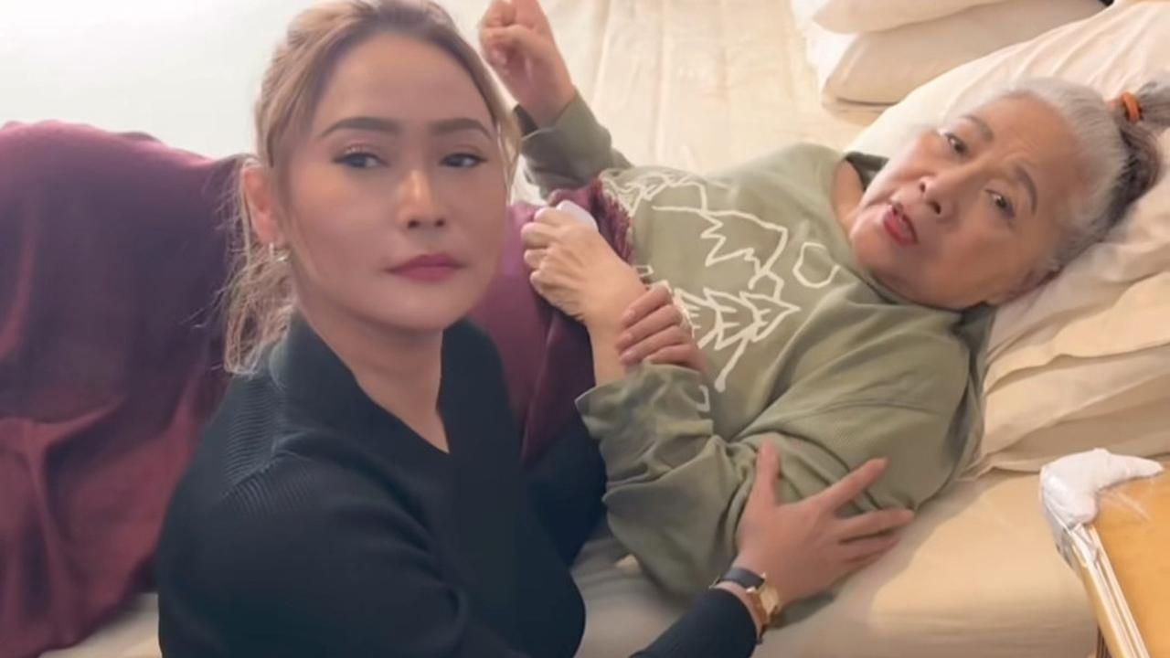 Potret Inul Daratista Kenang Terakhir Jenguk Titiek Puspa di Rumah, Penampilan Apa Adanya Sang Legenda Disorot
