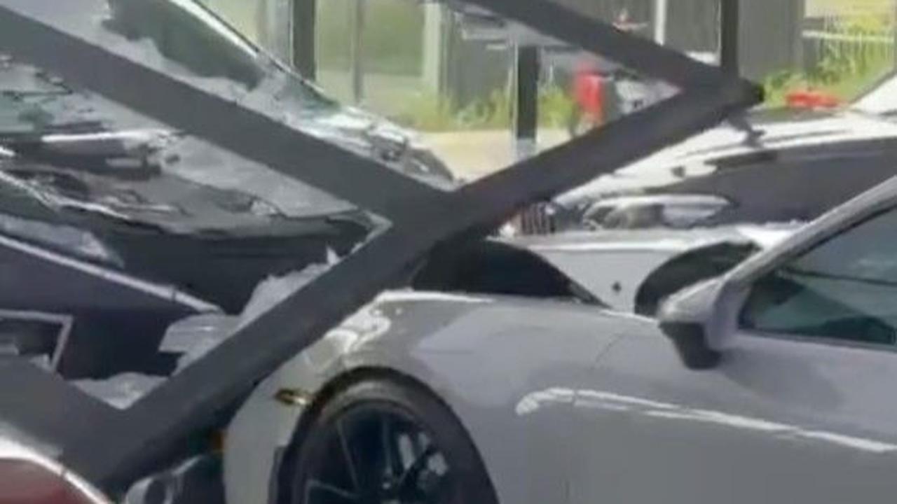 VIDEO: Pengemudi Xpander Akhirnya Buka Suara Usai Tabrak Showroom Porsche di PIK, Bilang Ganti Rugi
