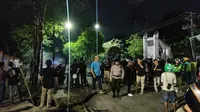 Demo tolak UU Cipta Kerja di Makassar berakhir bentrok (Liputan6.com/Fauzan)