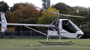 Helikopter listrik buatan Prancis saat uji coba terbang di Paris Heliport, Issy-les-Moulineaux, Prancis, Rabu (19/10). Volta dibuat oleh sejumlah insinyur dari sekolah teknik ENAC. (REUTERS/Regis Duvignau)