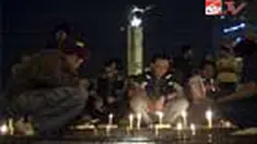 Massa HMI menyalakan lilin di Bundaran Hotel Indonesia sebagai bentuk kepedulian terhadap sejumlah relawan yang jadi korban penyerangan tentara Israel.