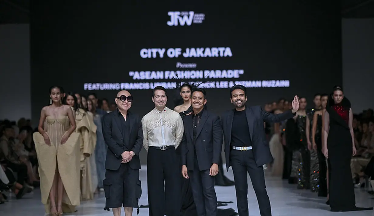 Ketiga desainer Asia Tenggara  menampilkan kreasi memukau yang ditentukan oleh detail yang indah dan keahlian yang halus. Setiap langkah di panggung peragaan busana menjadi dialog budaya, menyatukan tradisi, siluet, dan warna dalam harmoni visual yang membuktikan bahwa mode regional dapat menginspirasi, memikat, dan bersinar di panggung global. [Jakarta Fashion Week]