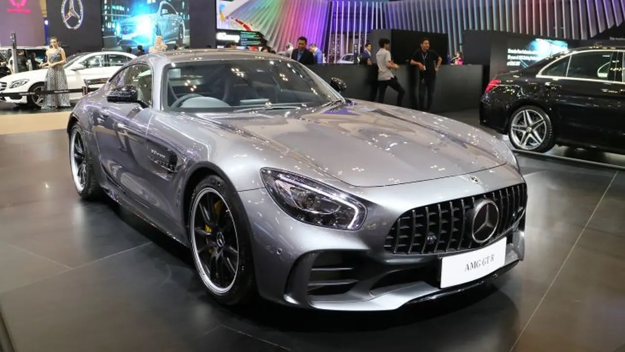 Mercedes AMG GT-R