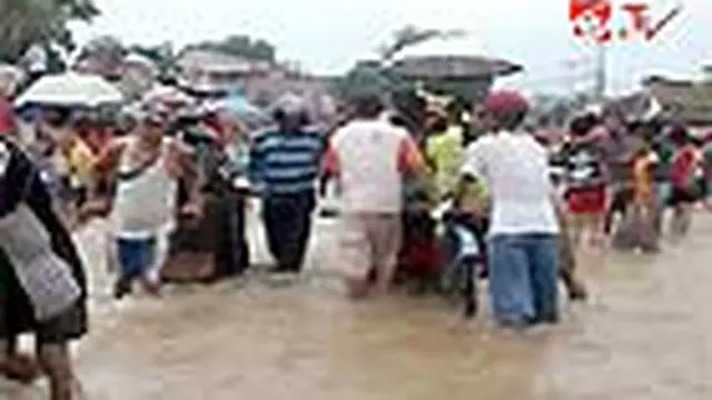 Banjir Datang, Ojek Gerobak Laku Keras