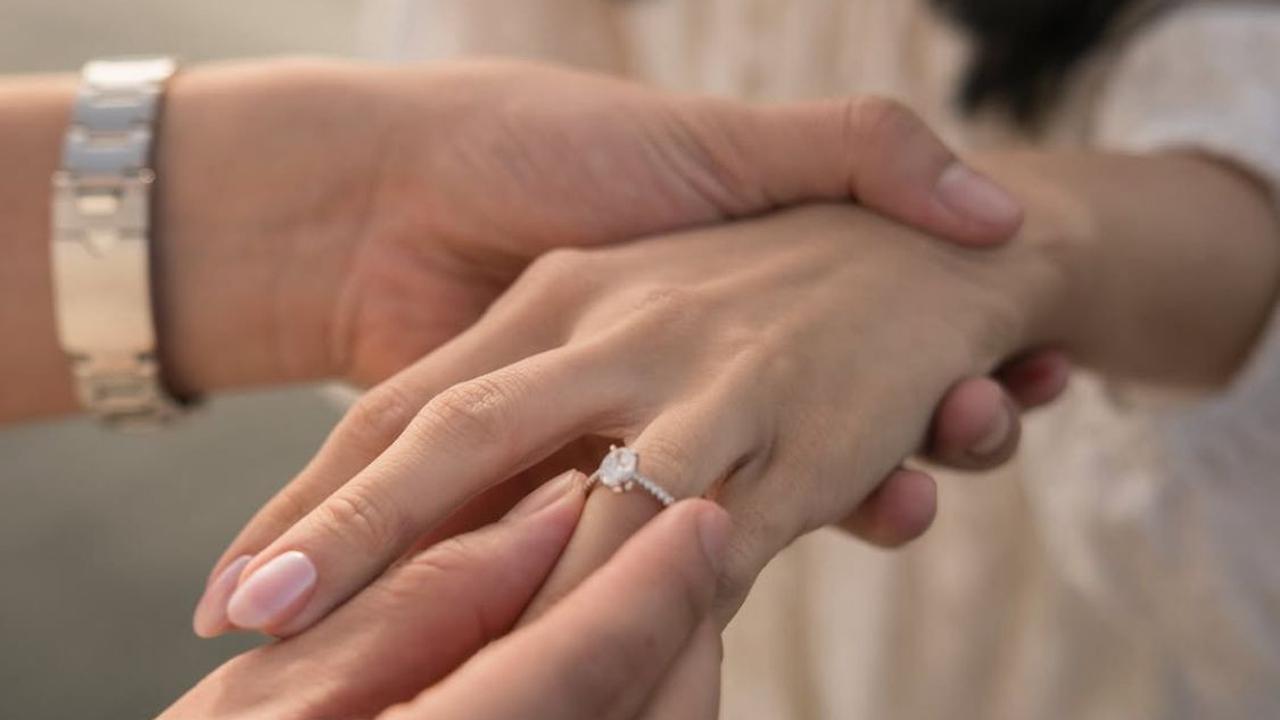 7 Potret Momen Manis Jessica Jane Dilamar Kekasih di Tanggal yang Tak Terduga