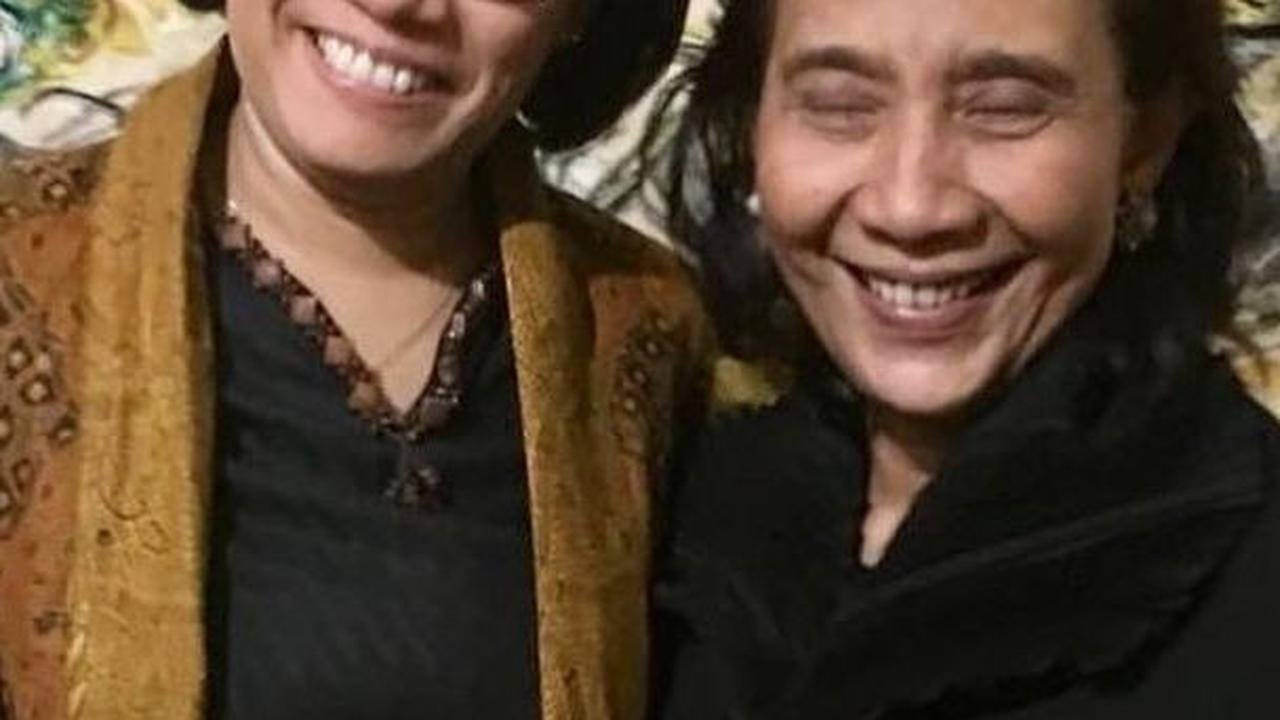 "Malam itu Bu Susi mengajak aku pulang kembali. Indonesia menunggumu untuk mengabdi," tulisnya.