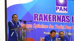 Ketum PAN Zulkifli Hasan, memberikan pidato penutupan Rakernas I DPP PAN, di Jakarta, Kamis (7/5/2015). Rakernas tersebut membahas mengenai konsolidasi persiapan pemilihan kepala daerah serentak 2015. (Liputan6.com/Helmi Afandi)