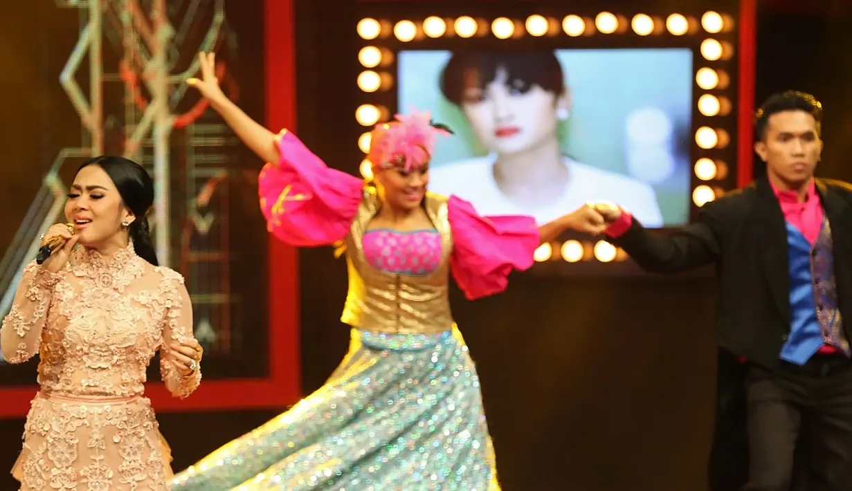 Lantaran tak memiliki hubungan yang sangat dekat dengan Jupe, Syahrini pun baru mengetahui kondisi Jupe yang sebenarnya ketika ia menyempatkan waktu menjenguk pelantun belah duren itu di rumah sakit beberapa waktu lalu. (Bambang E. Ros/Bintang.com)