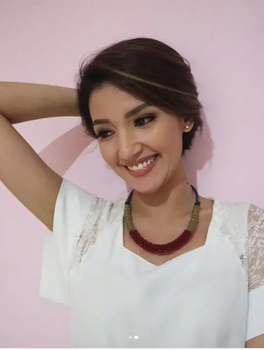 "27 and blessed ! Thankyou Allah SWT for everything❤️," tulis Tsania sebagai keterangan foto yang diunggah pada 8 April silam dan mendapat ribuan likes. (Instagram/tsaniamarwa54)