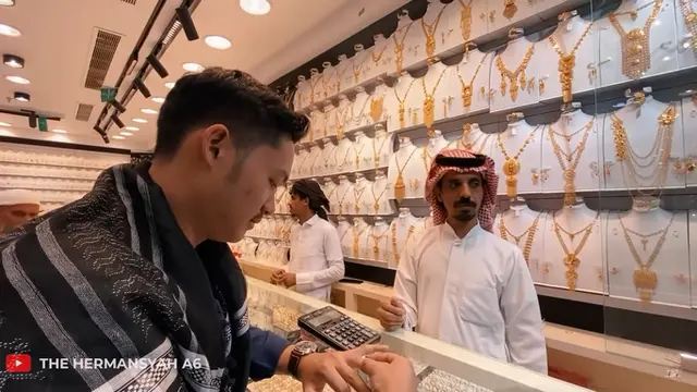 Azriel Beli Cincin Emas Untuk Sarah Menzel