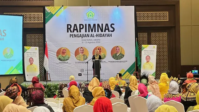 Rapat Pimpinan Nasional (Rapimnas) Organisasi sayap Partai Golkar Pengajian Al Hidayah di di Hotel Sultan, Jakarta.