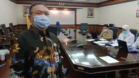 Anggota DPRD Provinsi Jateng, saat menjalani rapid tes usai salah satu legislator Fraksi Golkar meninggal karena Covid. (Liputan6.com/Felek Wahyu)
