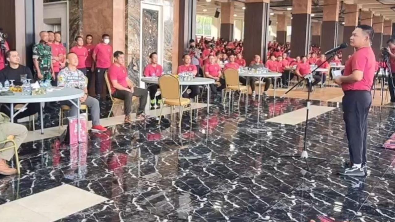 Sandy Pas Band sempat mengunggah momen kebersamaan dengan Agus Subiyanto dan para petinggi TNI . Sandy pun kerap mengajak Jenderal Agus Subiyanto main band. Apalagi Agus Subiyanto diketahui jago main alat musik.<br>