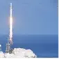 Peluncuran roket SpaceX Falcon Heavy (Sumber: CNN Money)