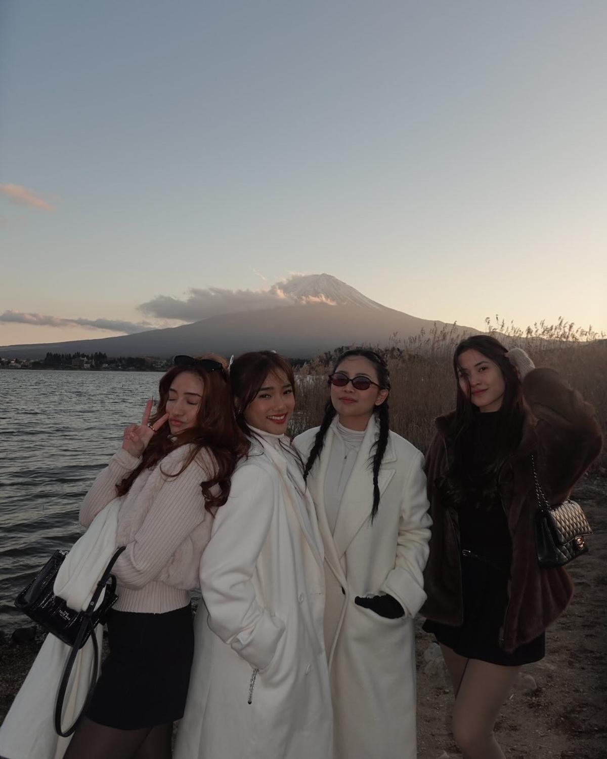 Potret Geng Rachel Vennya dan Fuji Liburan Bareng ke Jepang, Disebut Vibes Wanita Mahal