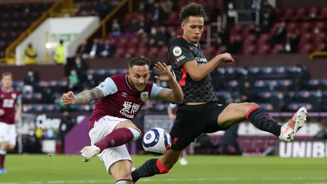 FOTO: Menyodok ke Empat Besar, Liverpool Berebut Dua Tiket Liga Champions dengan Chelsea dan Leicester City - Josh Brownhill; Rhys Williams