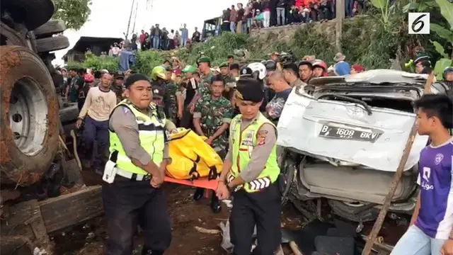 Diduga alibat rem blong sebuah bus pariwisata yang sarat dengan penumpang menanbrak sejumlah kendaraan di depan dan dari arah yang berlawanan di Jalan Raya Puncak-Cianjur. 12 orang diperkirakan tewas dalam peristiwa tersebut