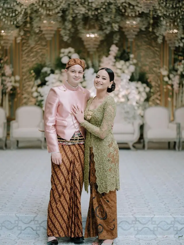 6 Potret Prewedding Amanda Khairunnisa dan Calon Suami Asal Inggris dengan Busana Adat Jawa