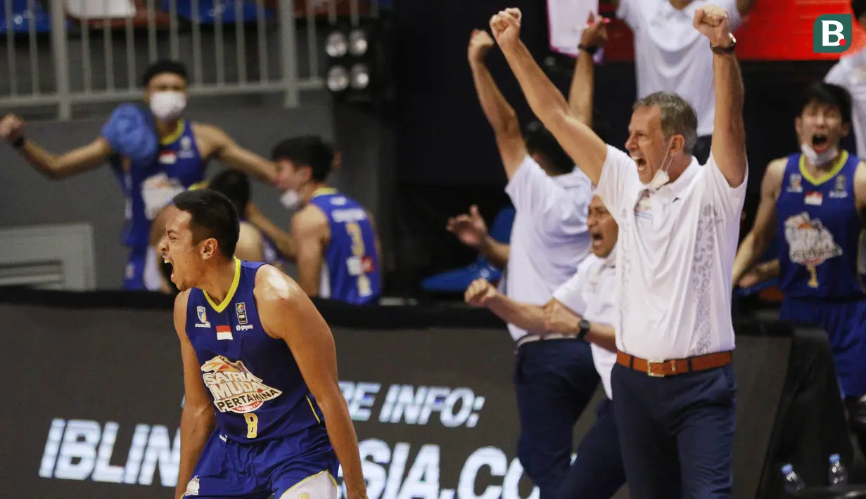 Dengan hasil ini, tim asuhan Milos Pejic berhasil mengunci kemenangan dalam final yang digelar dengan format best of three. (Foto: Bola.com/M. Iqbal Ichsan)