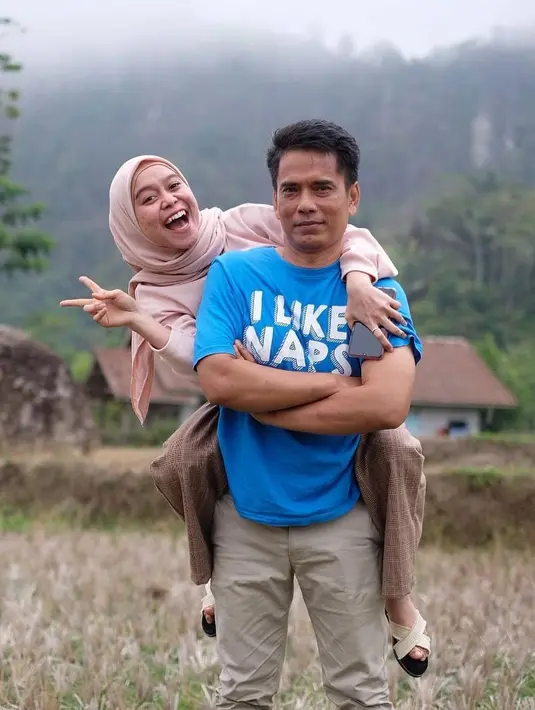 "Kalau sedih ditinggalin itu kan udah risiko  bukan berarti kita nggak rela anak kita dibawa atau gimana, itu kan udah kewajiban suaminya nanti," ungkap Endang Mulyana. (Instagram/ayah_kejora)