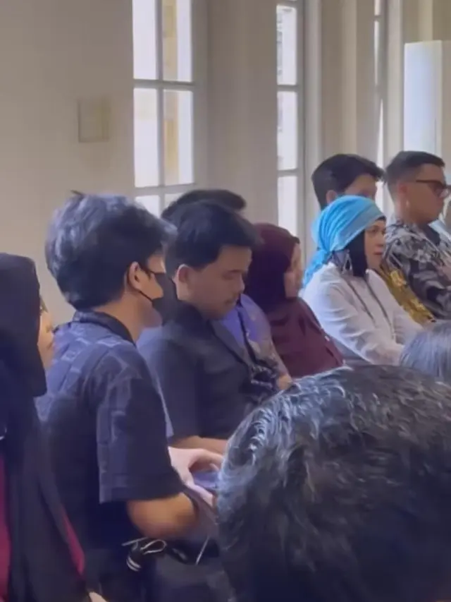 Thariq Halilintar diduga melamar Aaliyah Massaid, perempuan yang sedang dikabarkan dekat dengannya